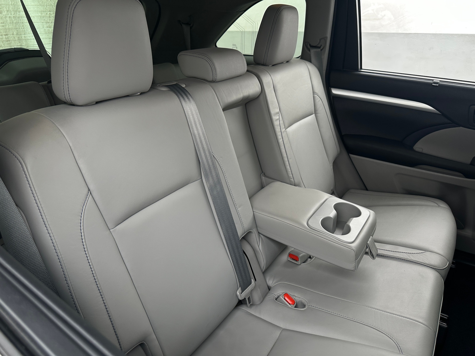 Thumbnail: 2016 Toyota Highlander - 5