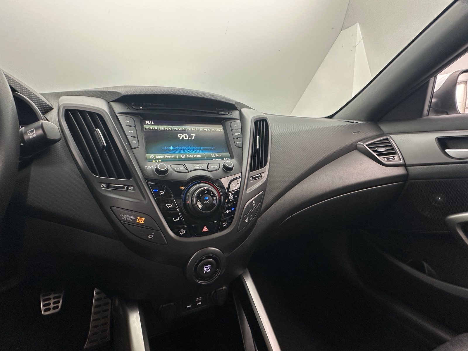 Thumbnail: 2016 Hyundai Veloster - 2