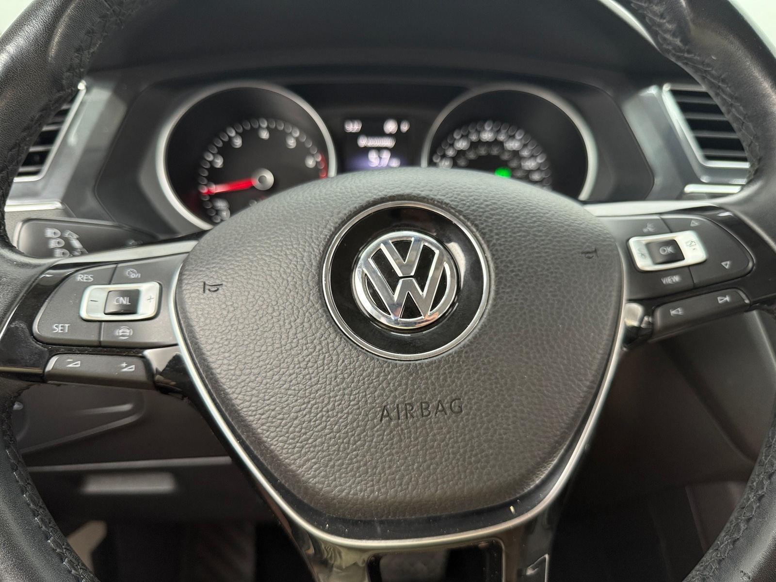 Thumbnail: 2019 Volkswagen Tiguan - 4