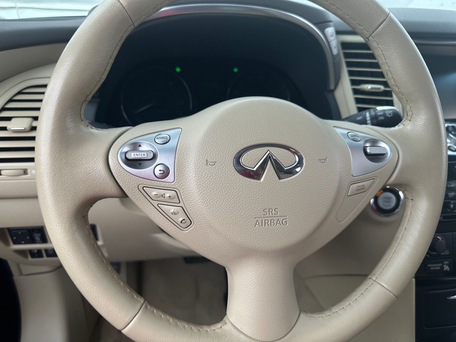Thumbnail: 2017 INFINITI QX70 - 4