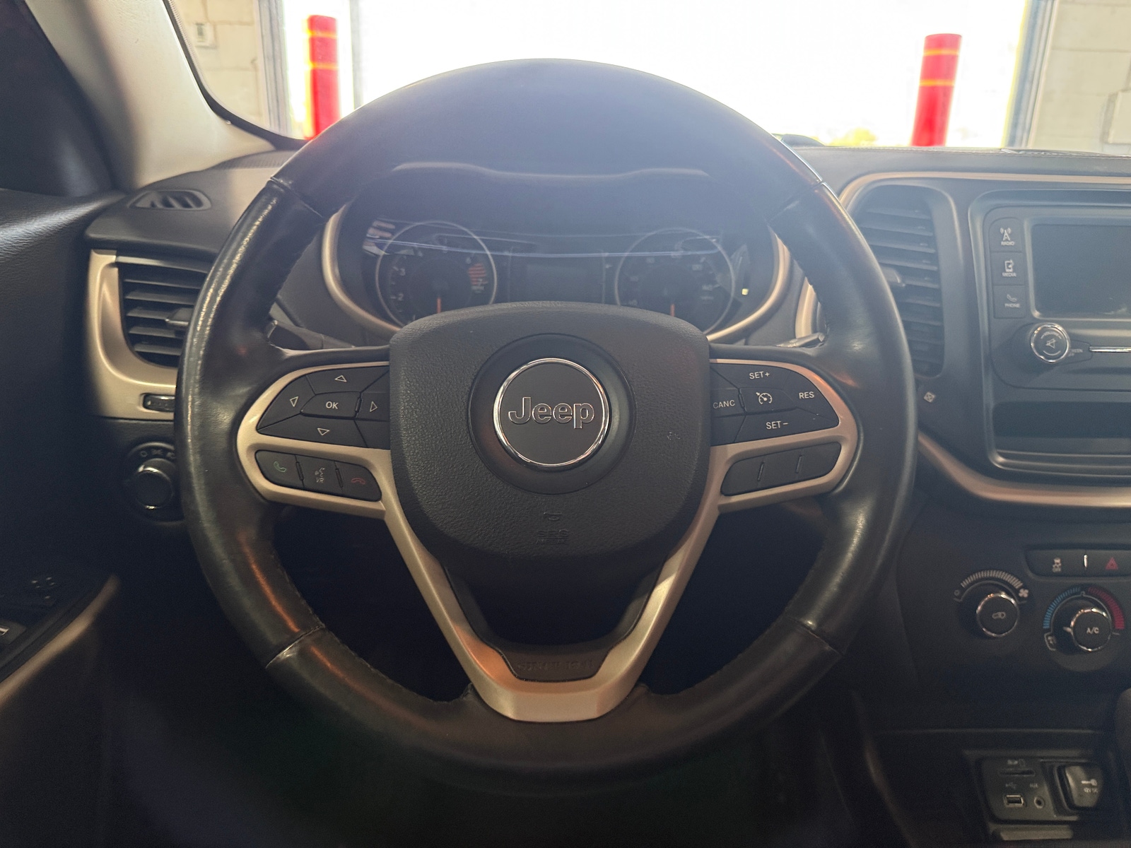 Thumbnail: 2017 Jeep Cherokee - 5