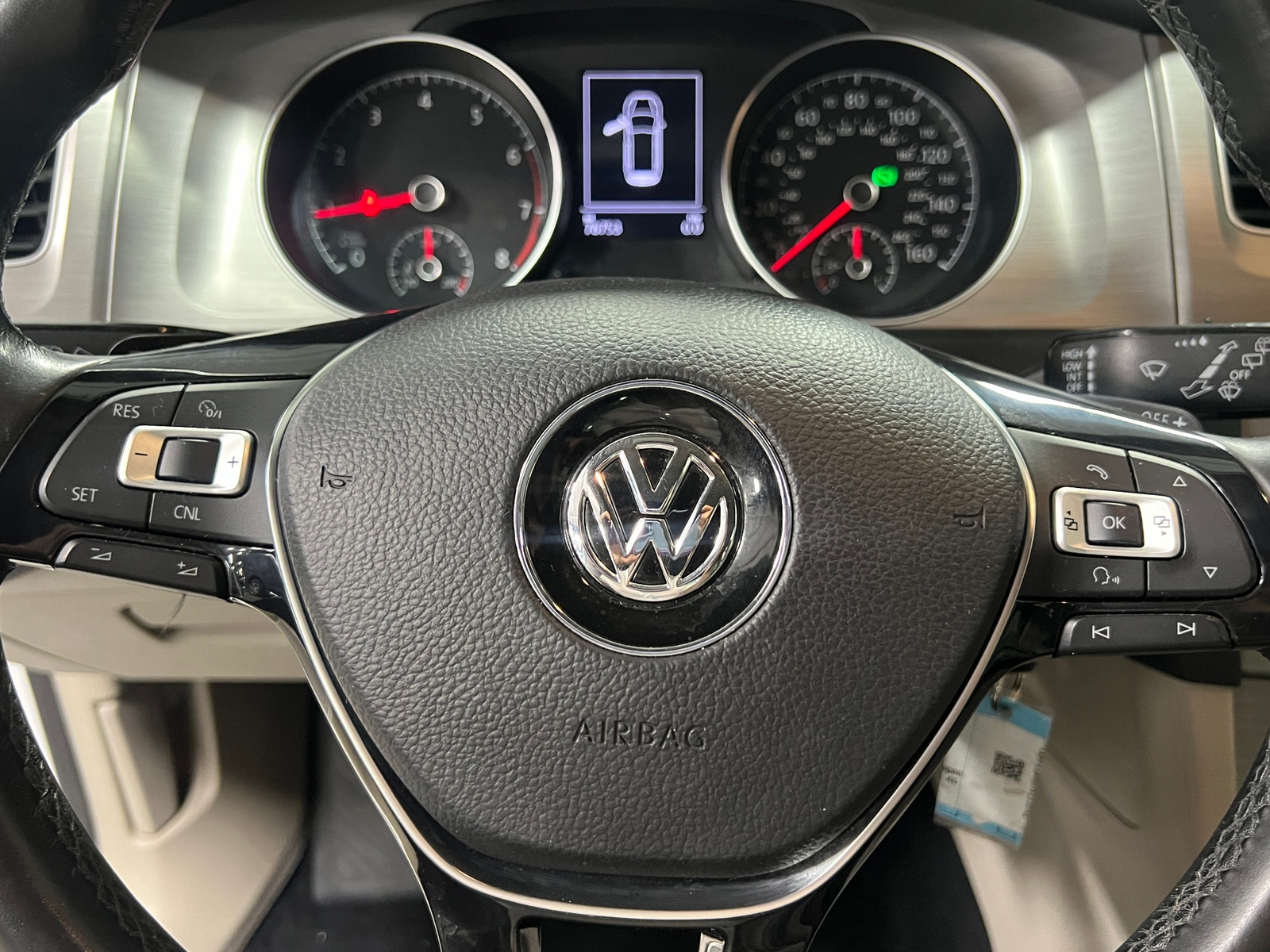Thumbnail: 2017 Volkswagen e-Golf - 5