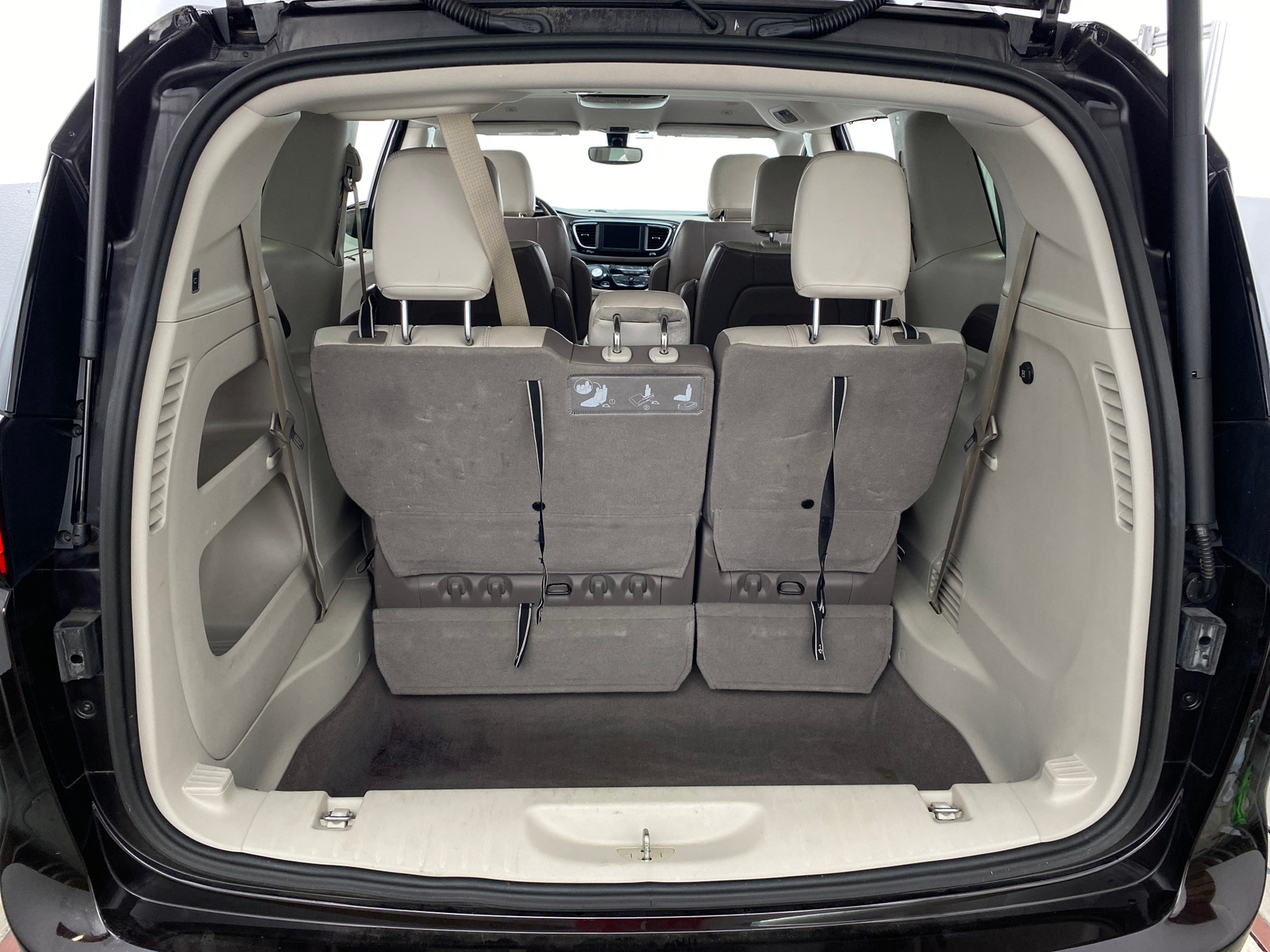 Thumbnail: 2019 Chrysler Pacifica - 6
