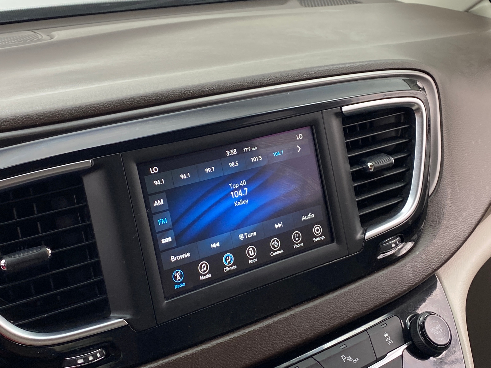 Thumbnail: 2019 Chrysler Pacifica - 3