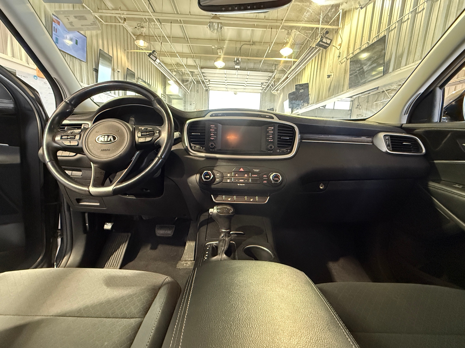 Thumbnail: 2017 Kia Sorento - 3