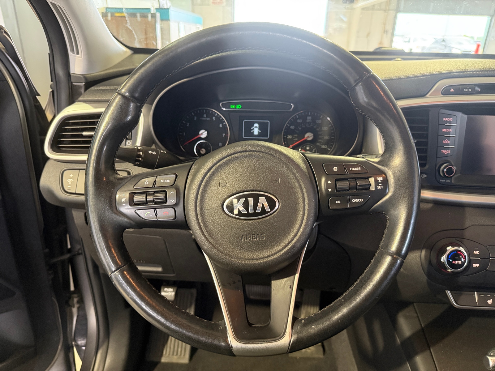 Thumbnail: 2017 Kia Sorento - 5