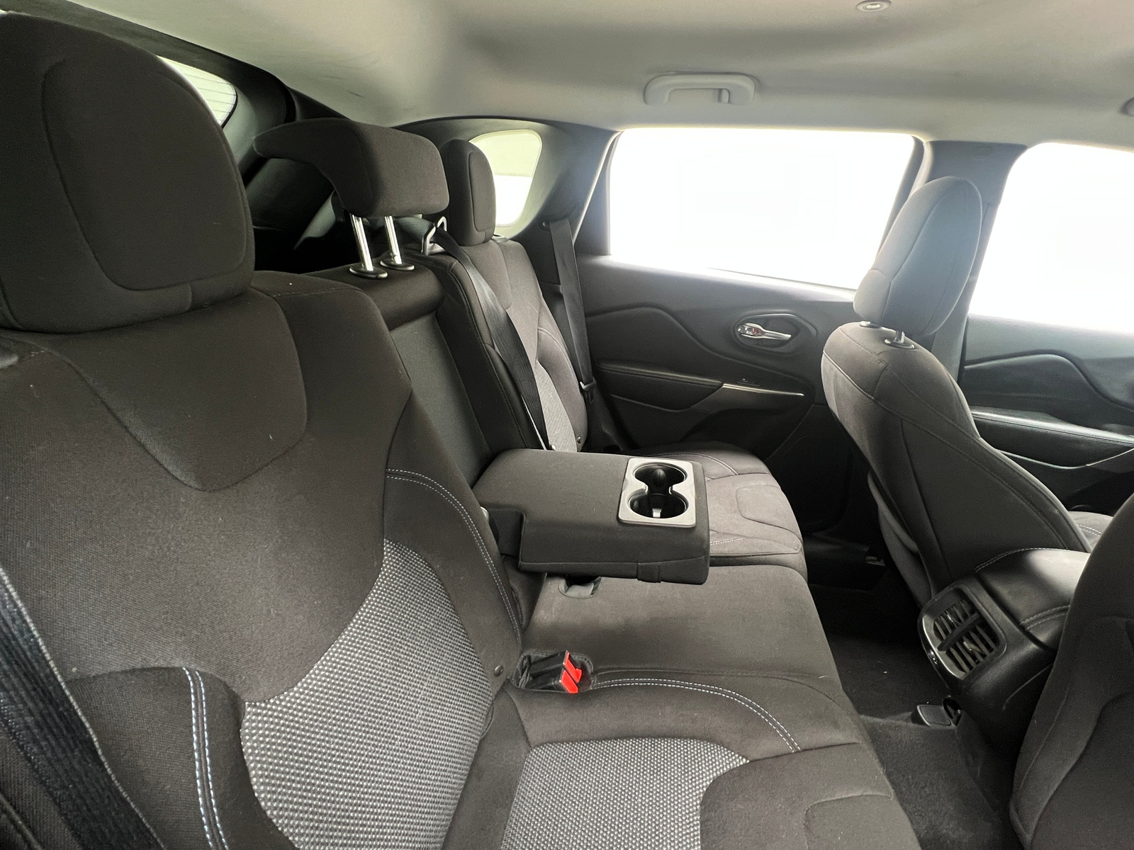 Thumbnail: 2019 Jeep Cherokee - 6