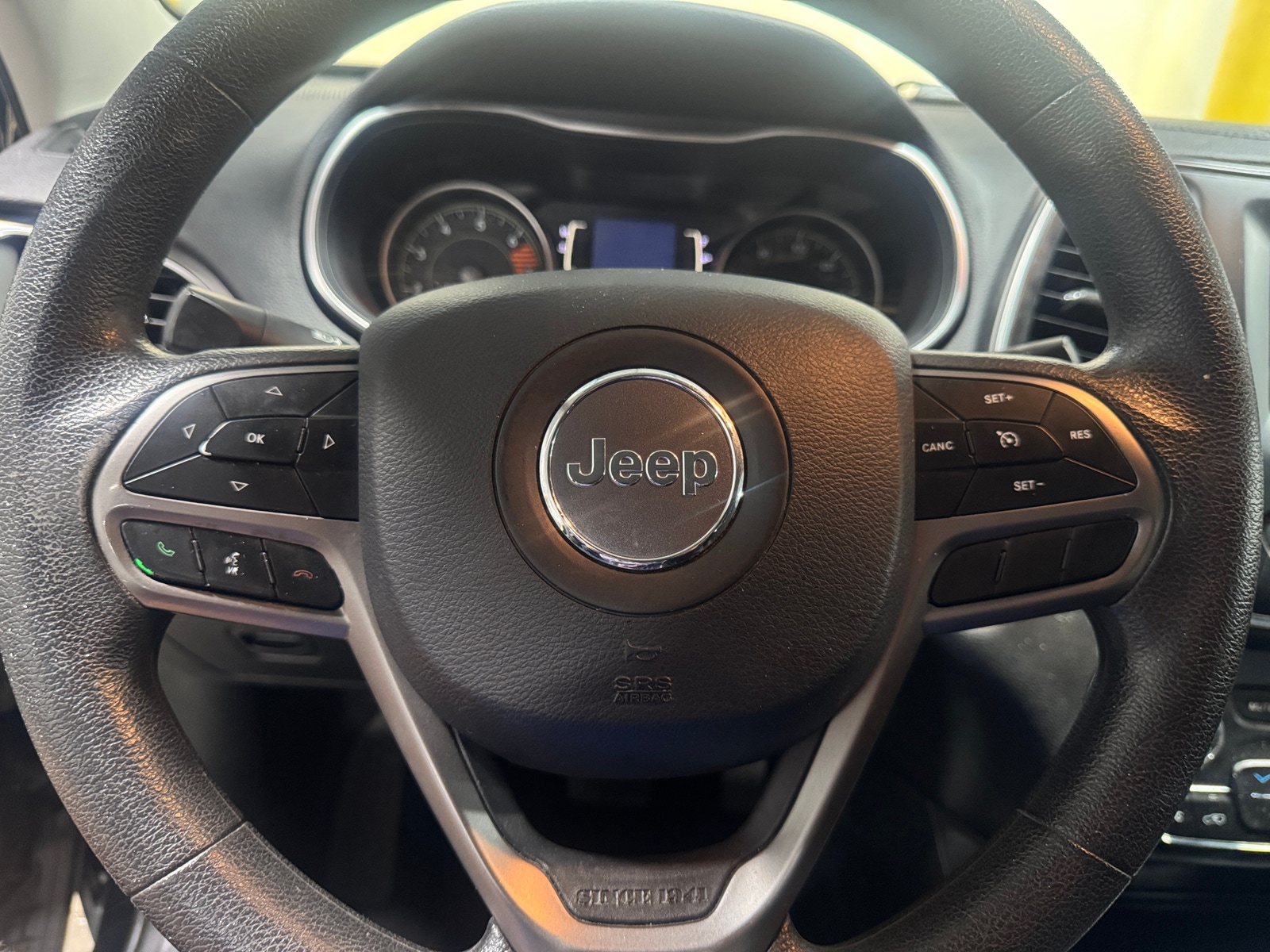 Thumbnail: 2019 Jeep Cherokee - 5