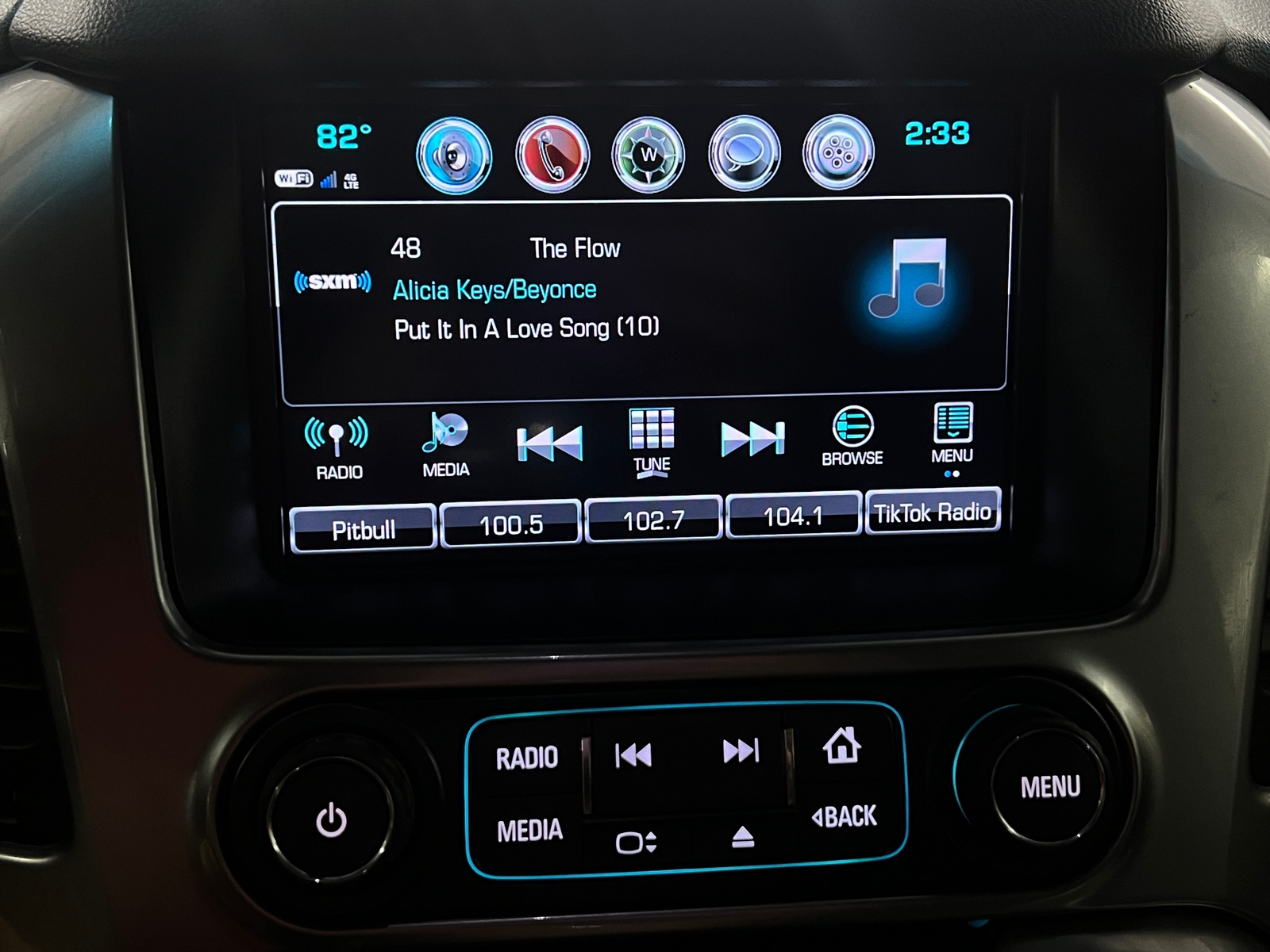 Thumbnail: 2019 Chevrolet Suburban - 3