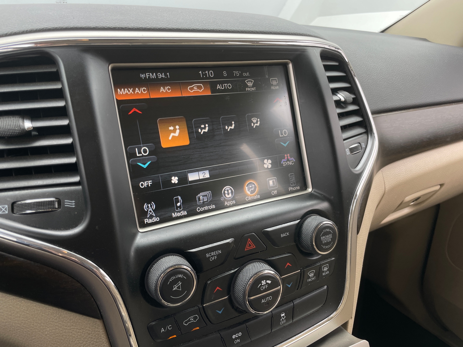 Thumbnail: 2015 Jeep Grand Cherokee - 4