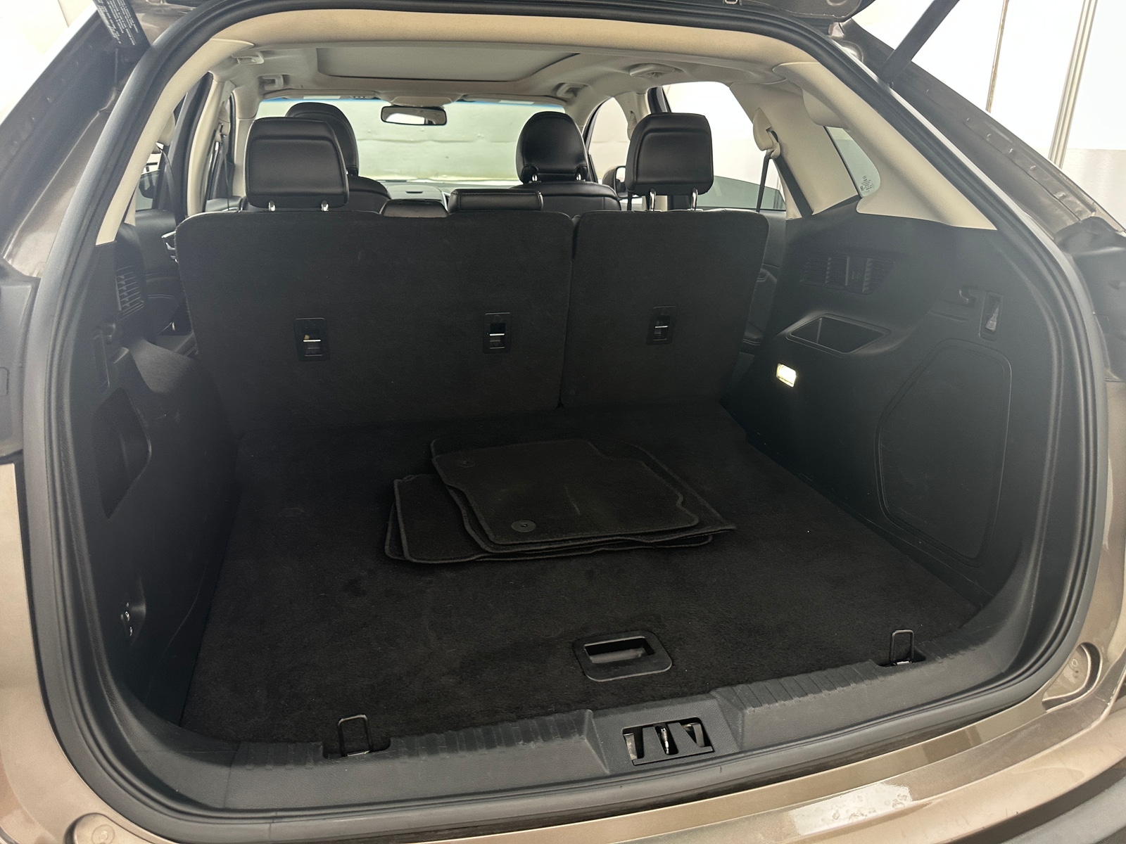 Thumbnail: 2019 Ford Edge - 6
