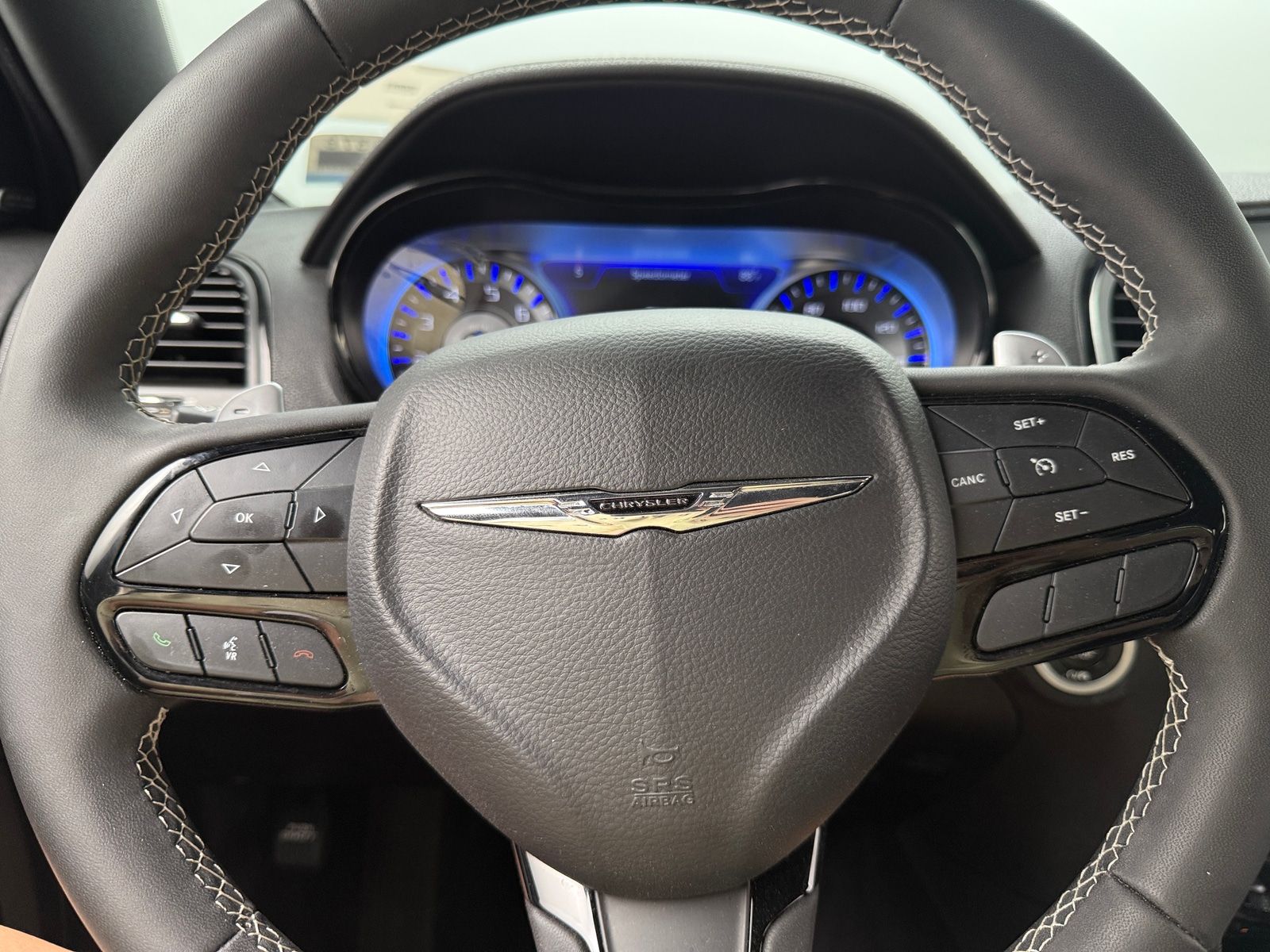 Thumbnail: 2023 Chrysler 300 - 4