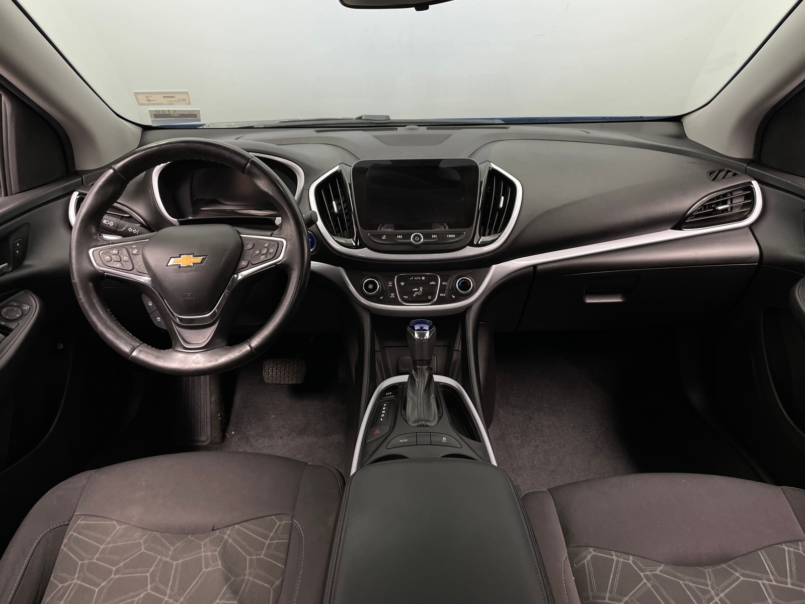 Thumbnail: 2017 Chevrolet Volt - 3
