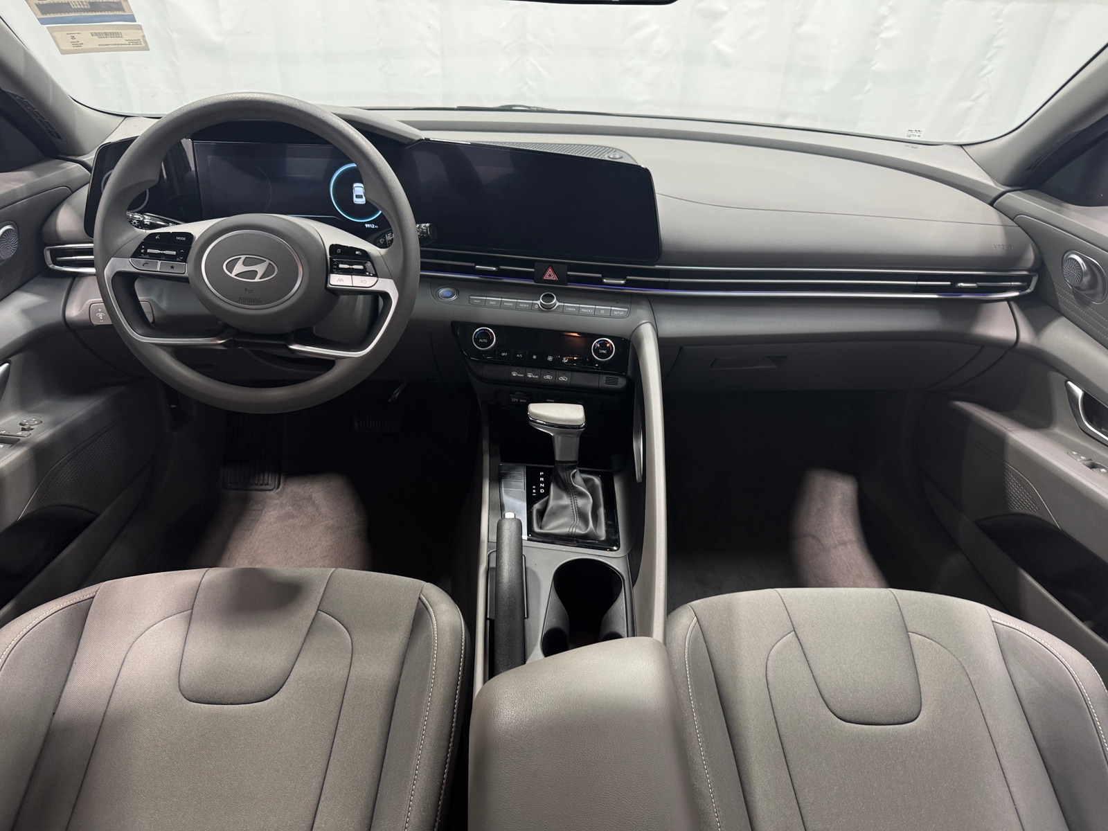 Thumbnail: 2024 Hyundai Elantra - 3