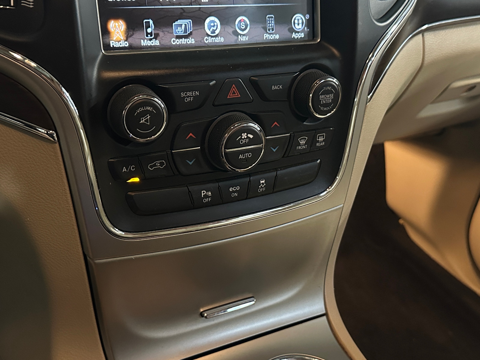 Thumbnail: 2015 Jeep Grand Cherokee - 3