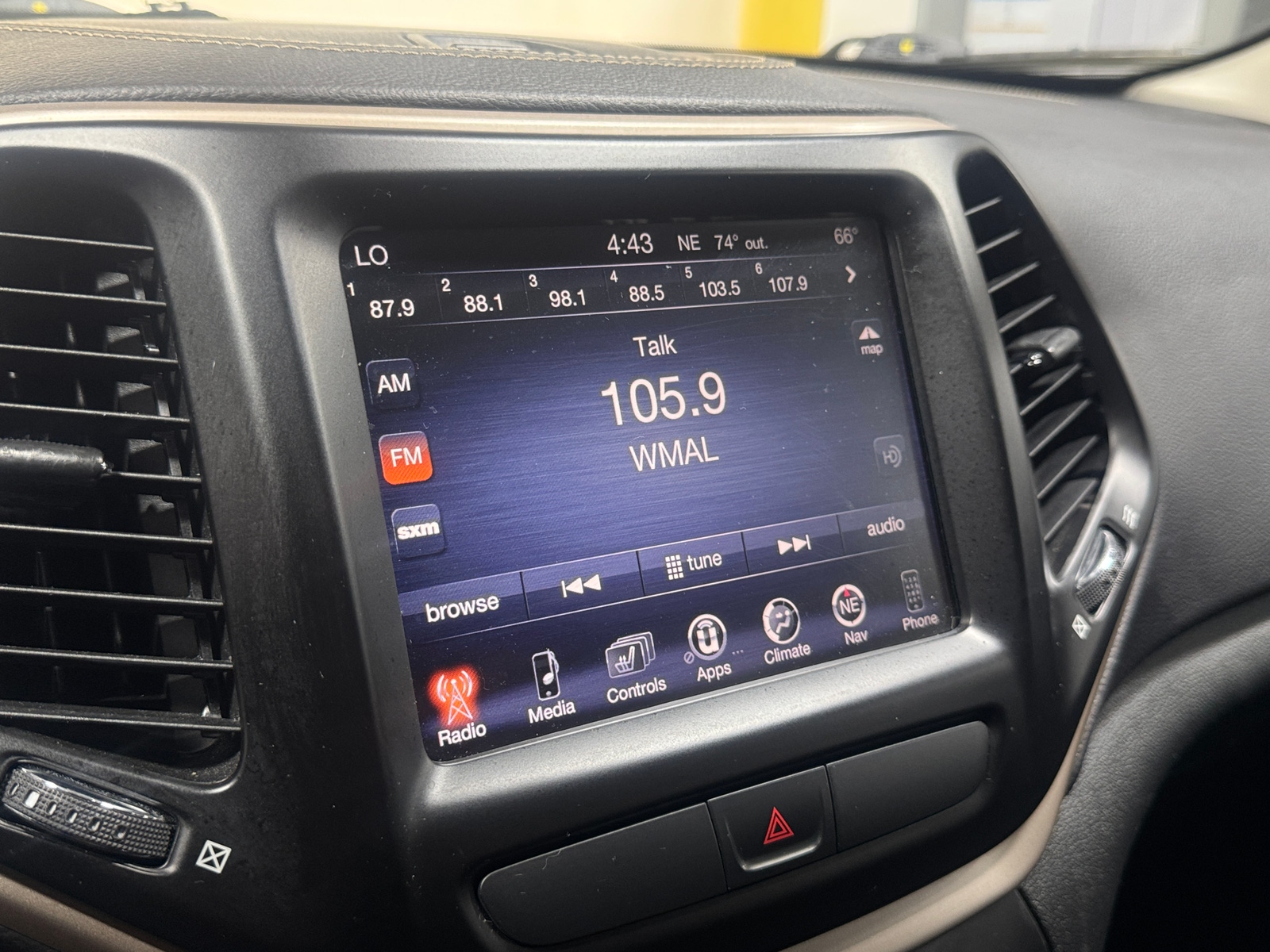 Thumbnail: 2015 Jeep Cherokee - 3