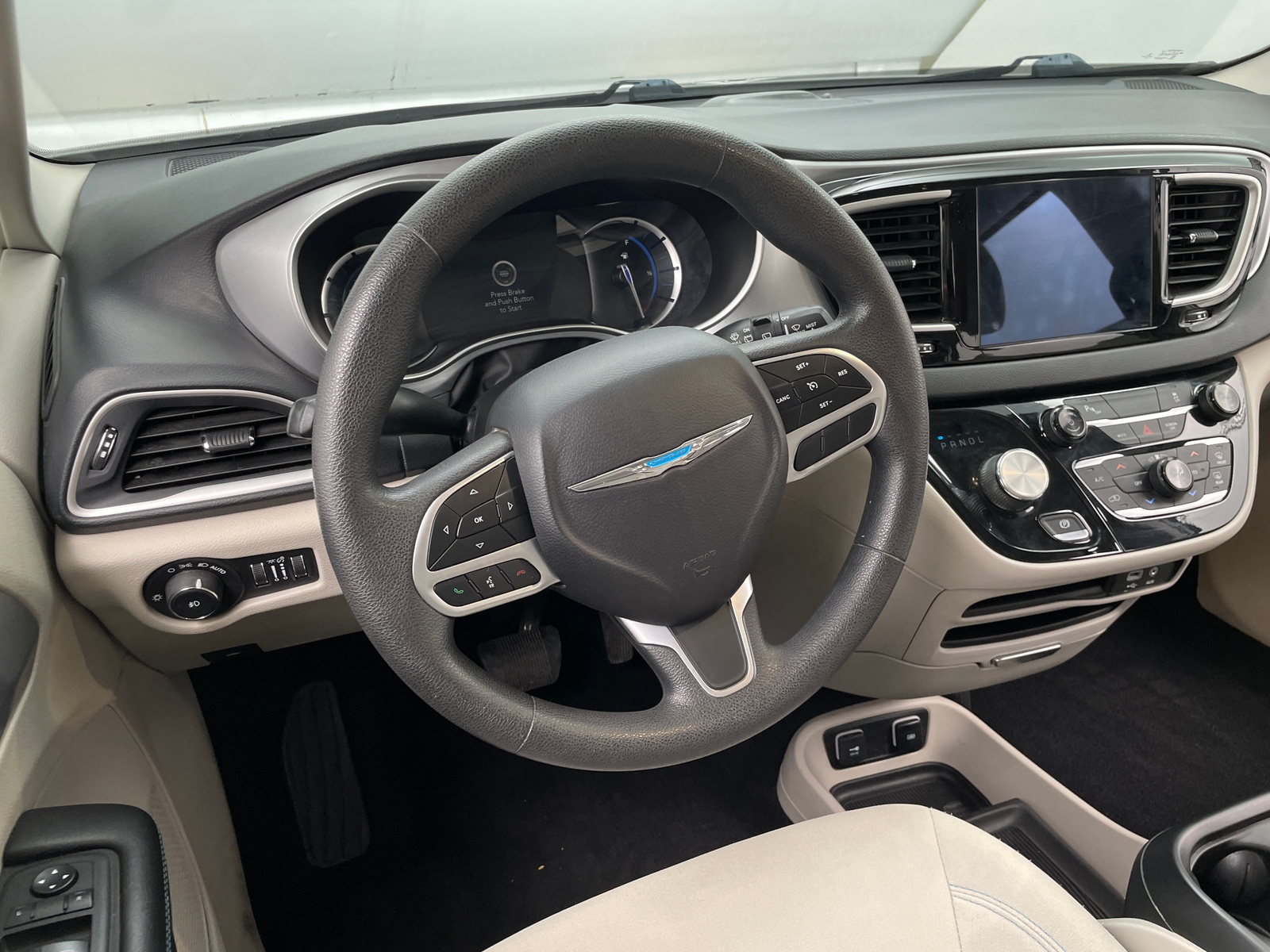 Thumbnail: 2018 Chrysler Pacifica - 5
