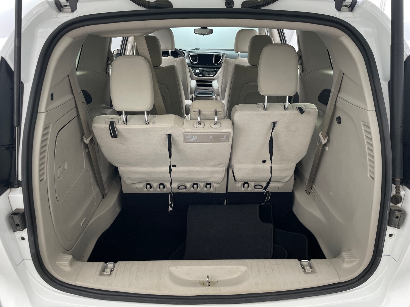 Thumbnail: 2018 Chrysler Pacifica - 7