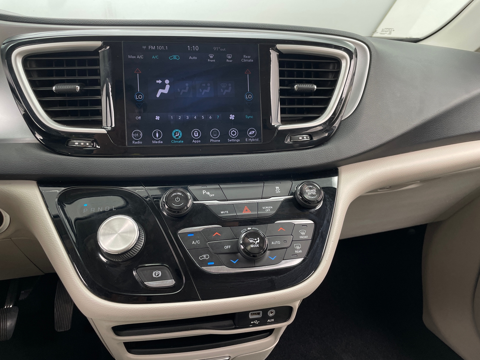 Thumbnail: 2018 Chrysler Pacifica - 4