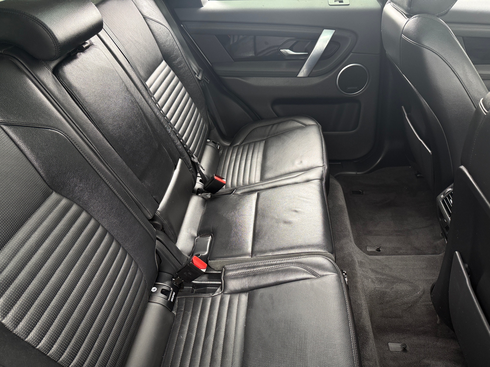 Thumbnail: 2020 Land Rover Discovery Sport - 5