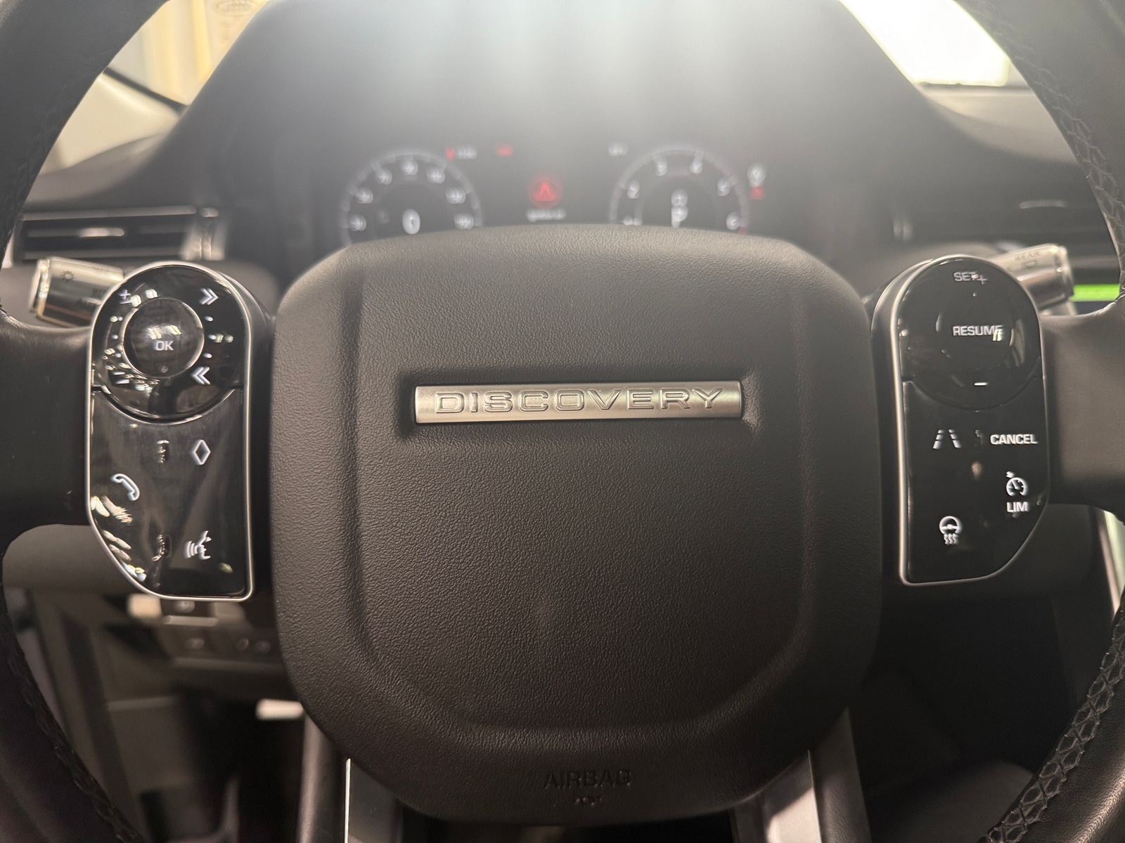 Thumbnail: 2020 Land Rover Discovery Sport - 4