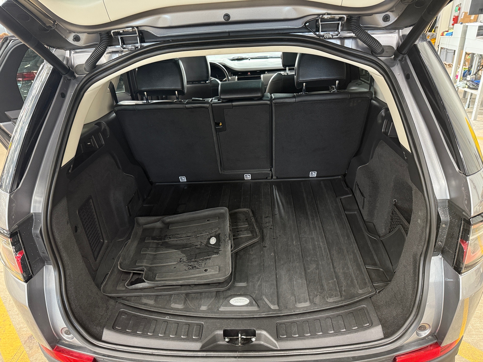 Thumbnail: 2020 Land Rover Discovery Sport - 6