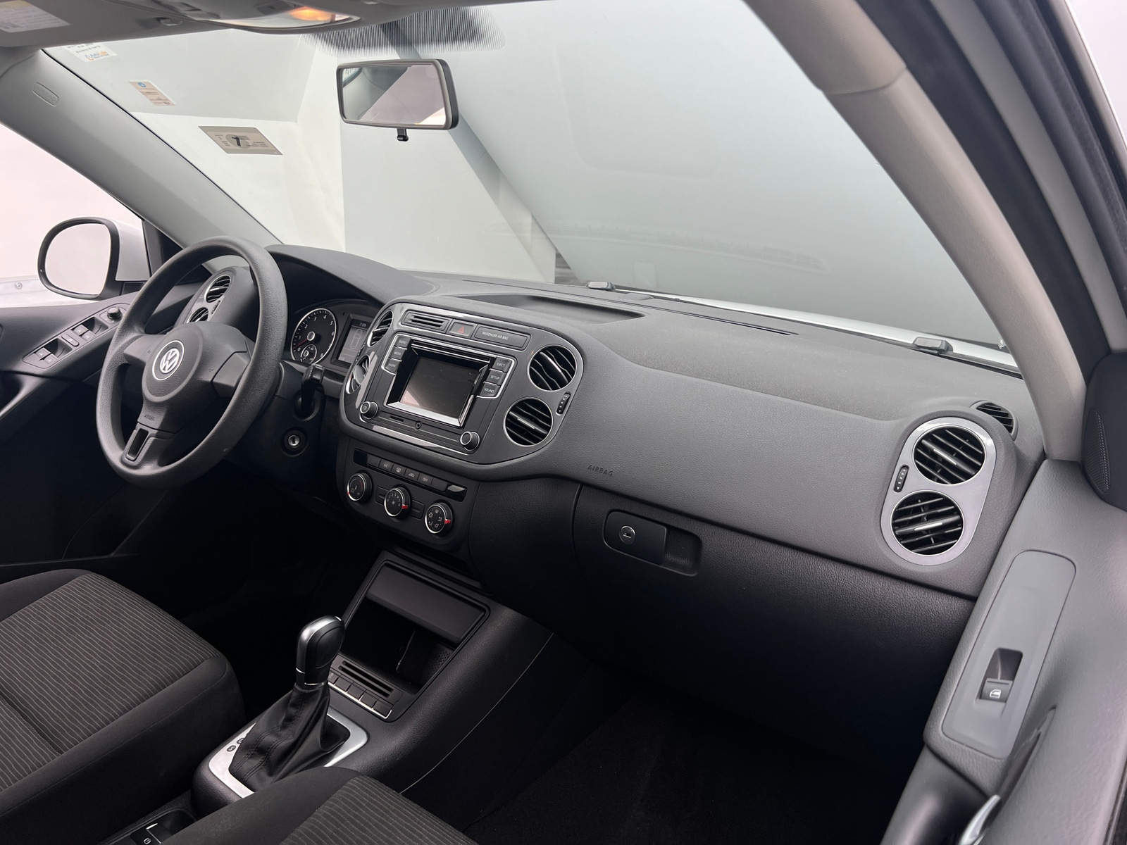 Thumbnail: 2017 Volkswagen Tiguan - 3