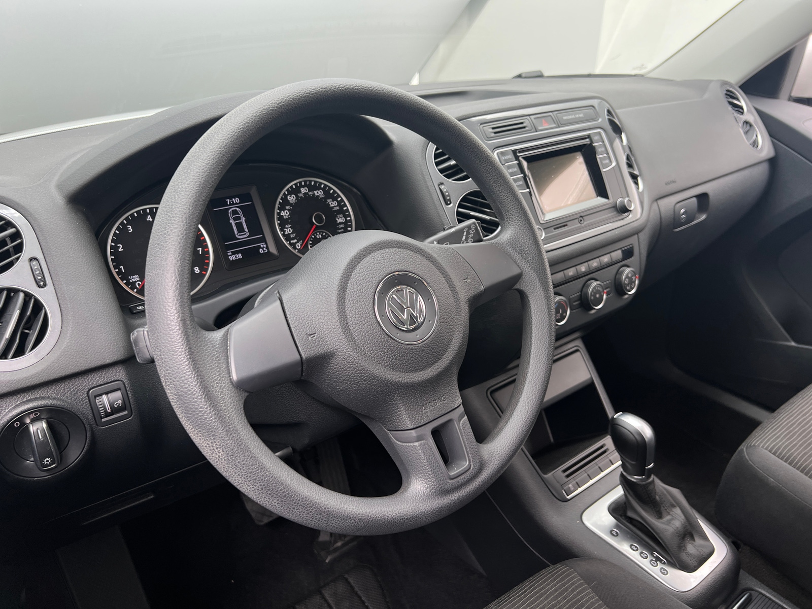 Thumbnail: 2017 Volkswagen Tiguan - 5