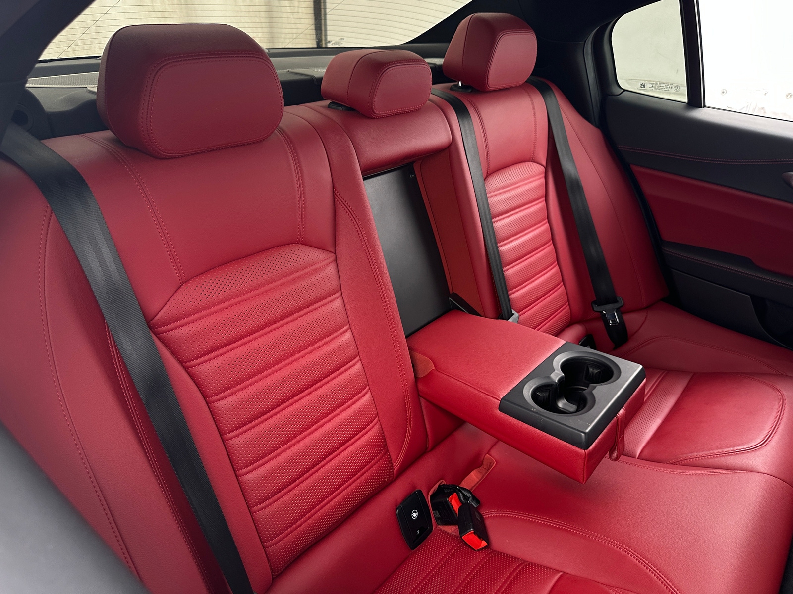 Thumbnail: 2021 Alfa Romeo Giulia - 5