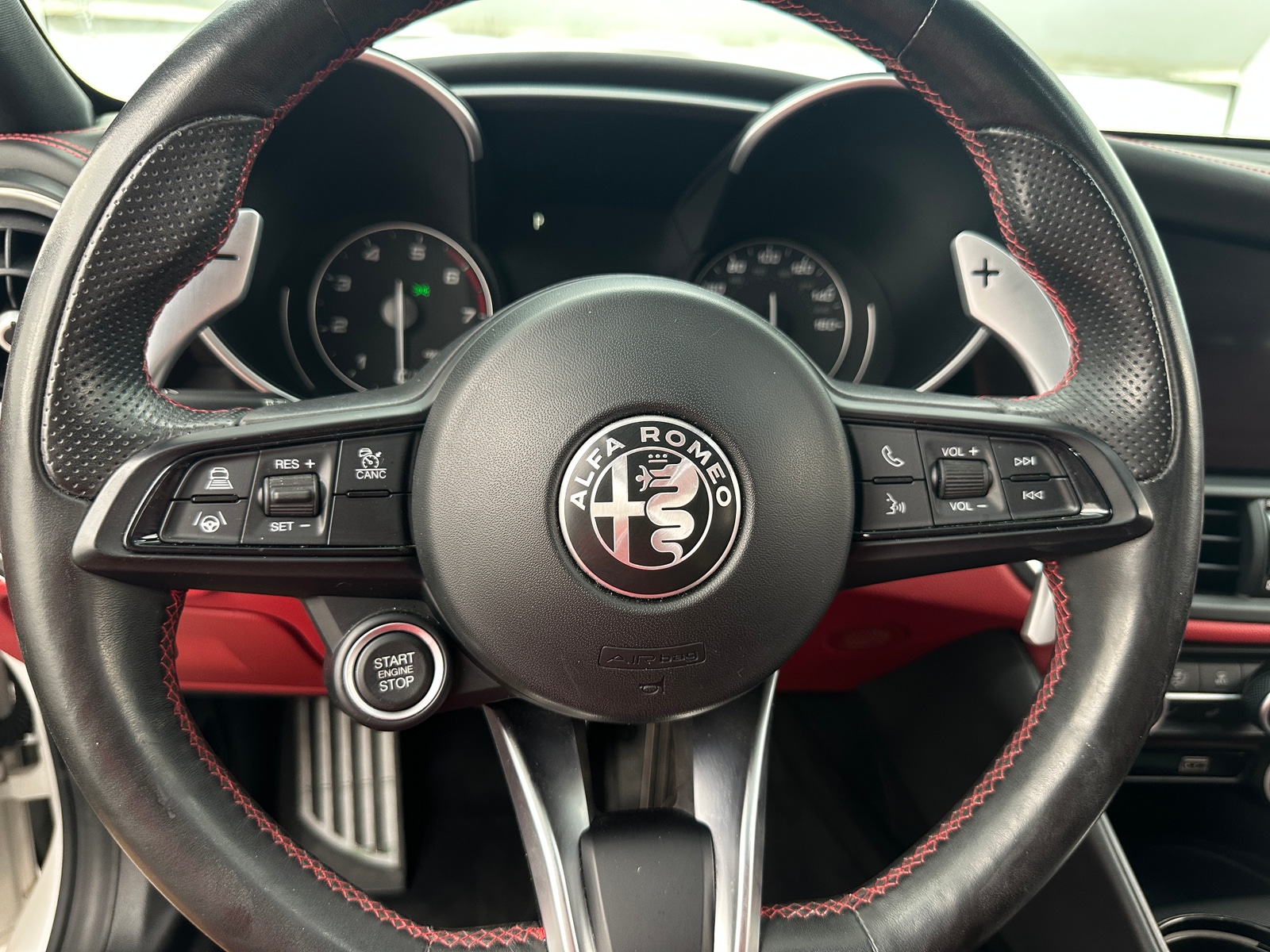 Thumbnail: 2021 Alfa Romeo Giulia - 4