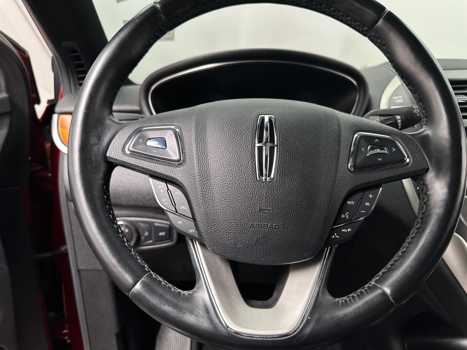 Thumbnail: 2017 Lincoln MKC - 4
