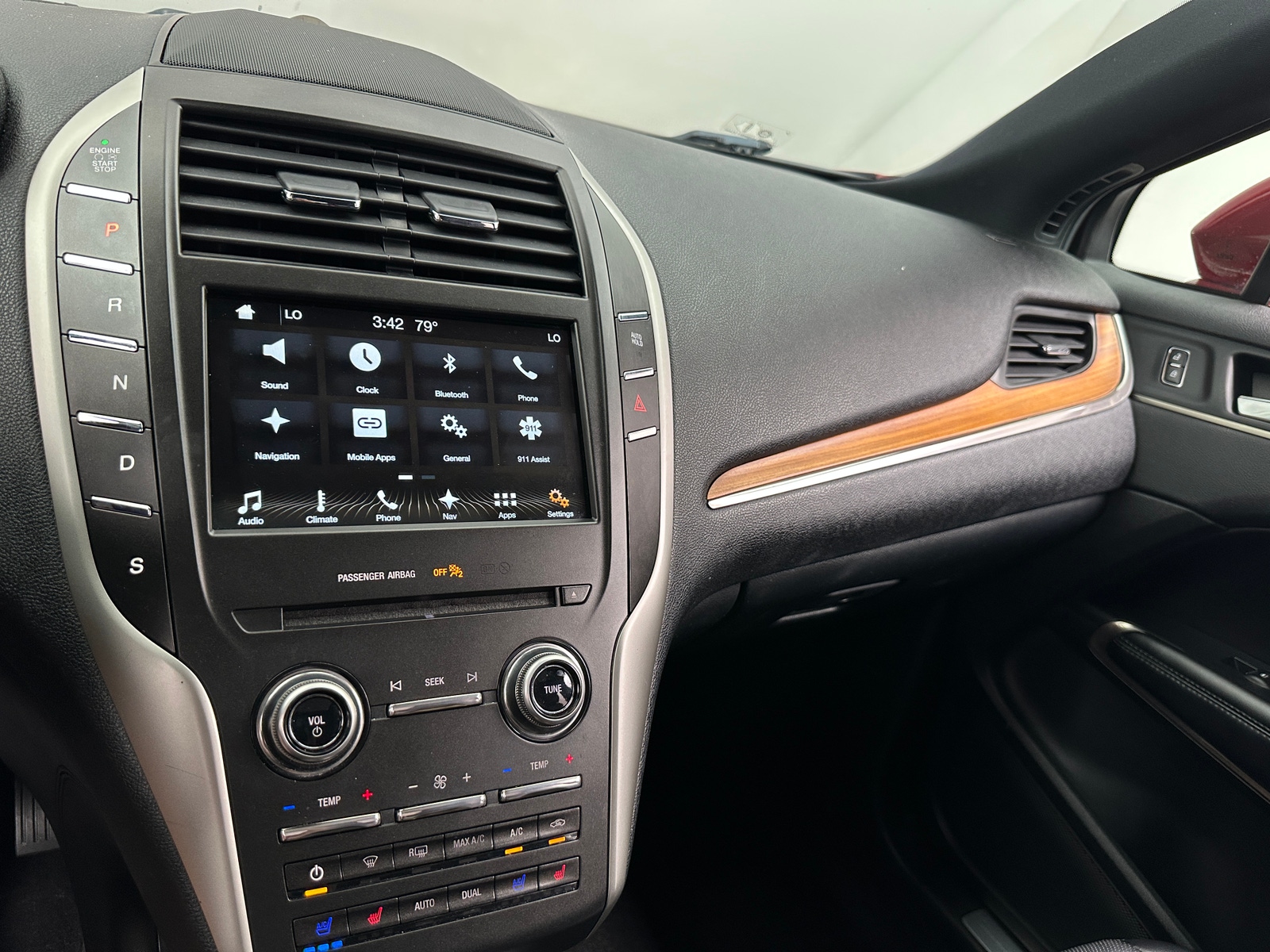 Thumbnail: 2017 Lincoln MKC - 3