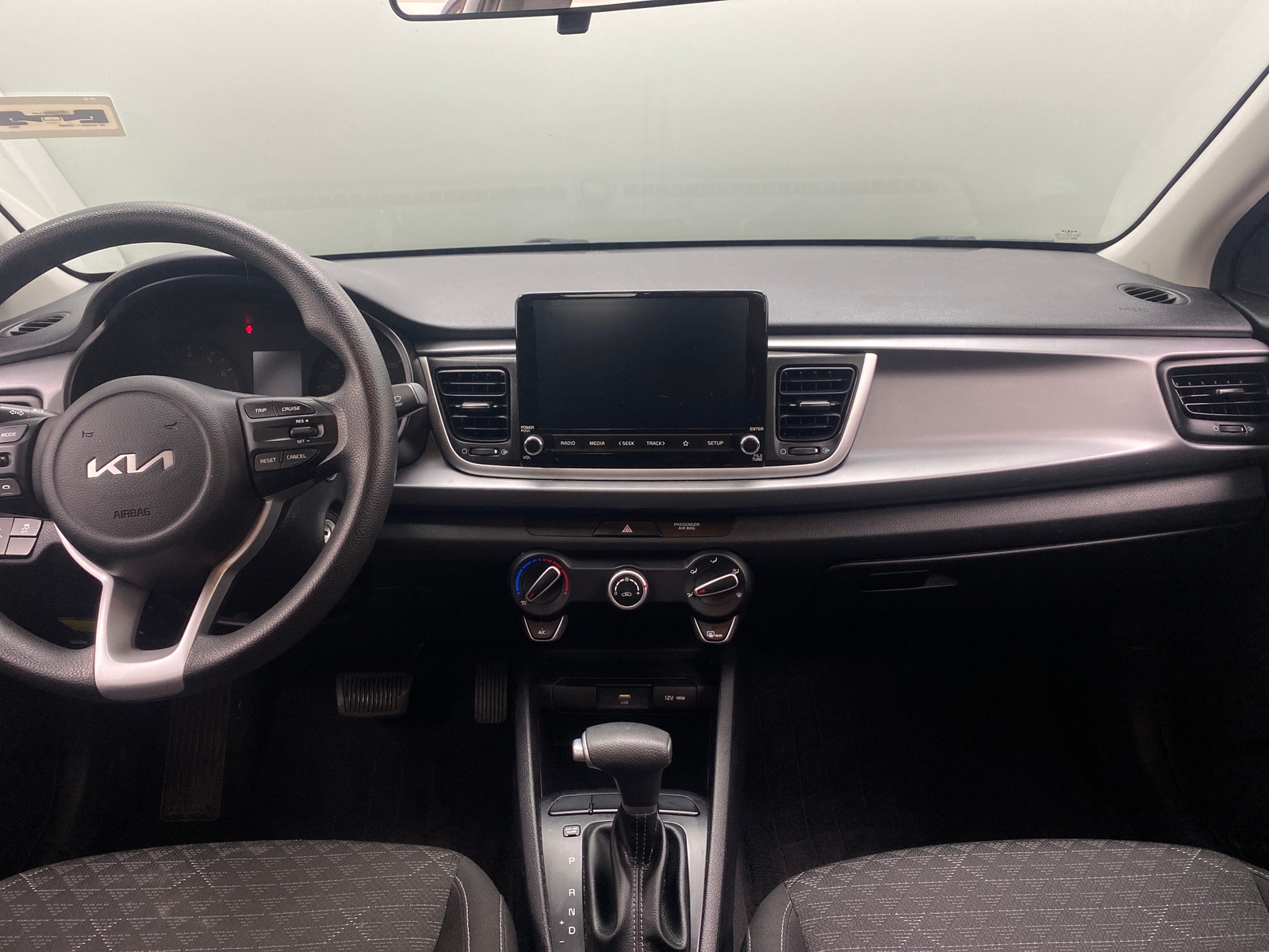 Thumbnail: 2022 Kia Rio - 3