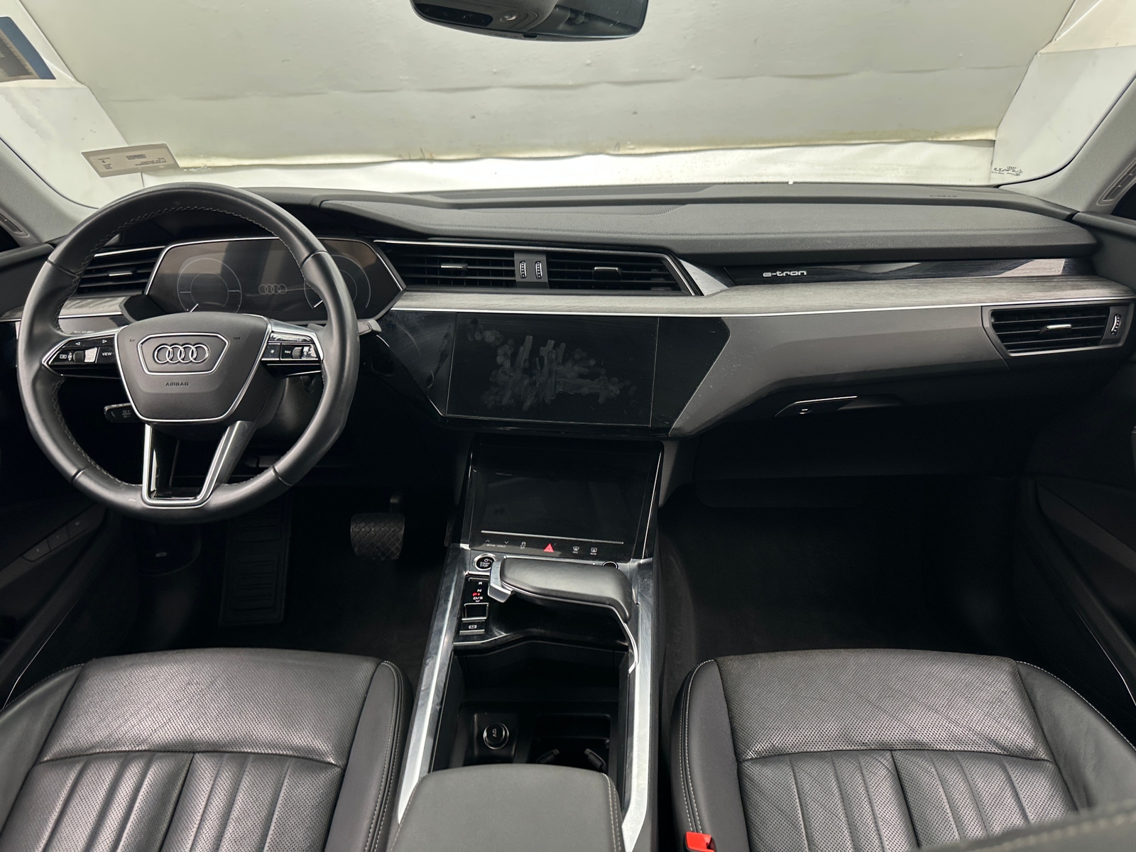 Thumbnail: 2022 Audi e-tron S - 2