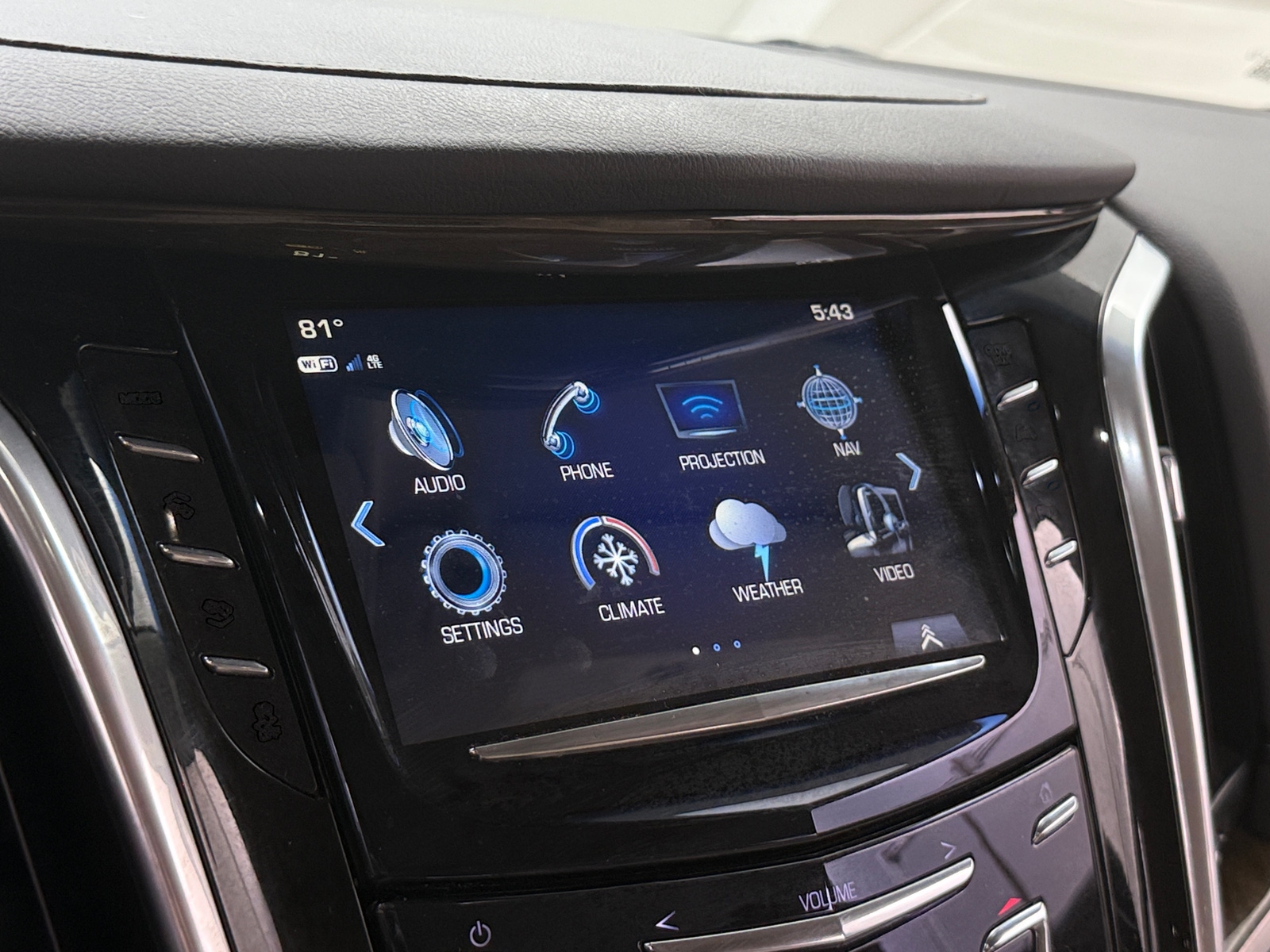 Thumbnail: 2020 Cadillac Escalade - 3