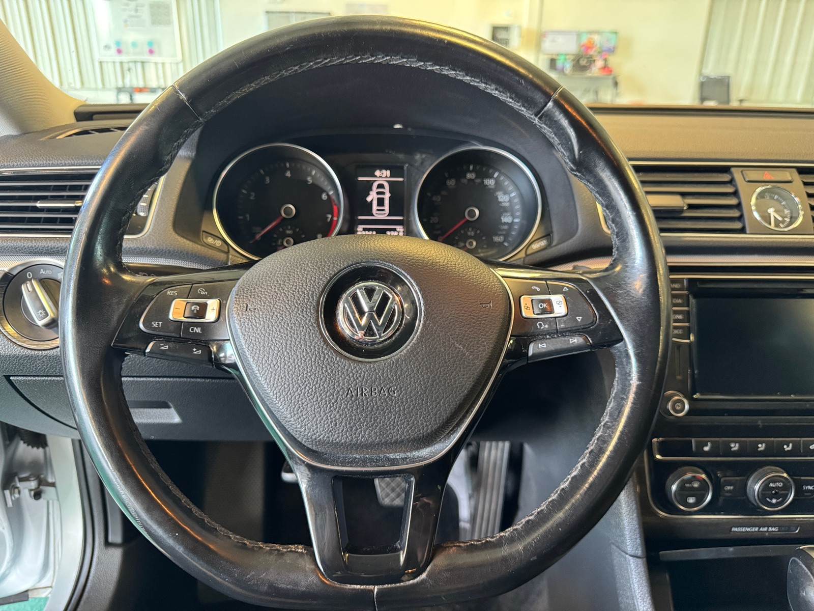 Thumbnail: 2016 Volkswagen Passat - 4