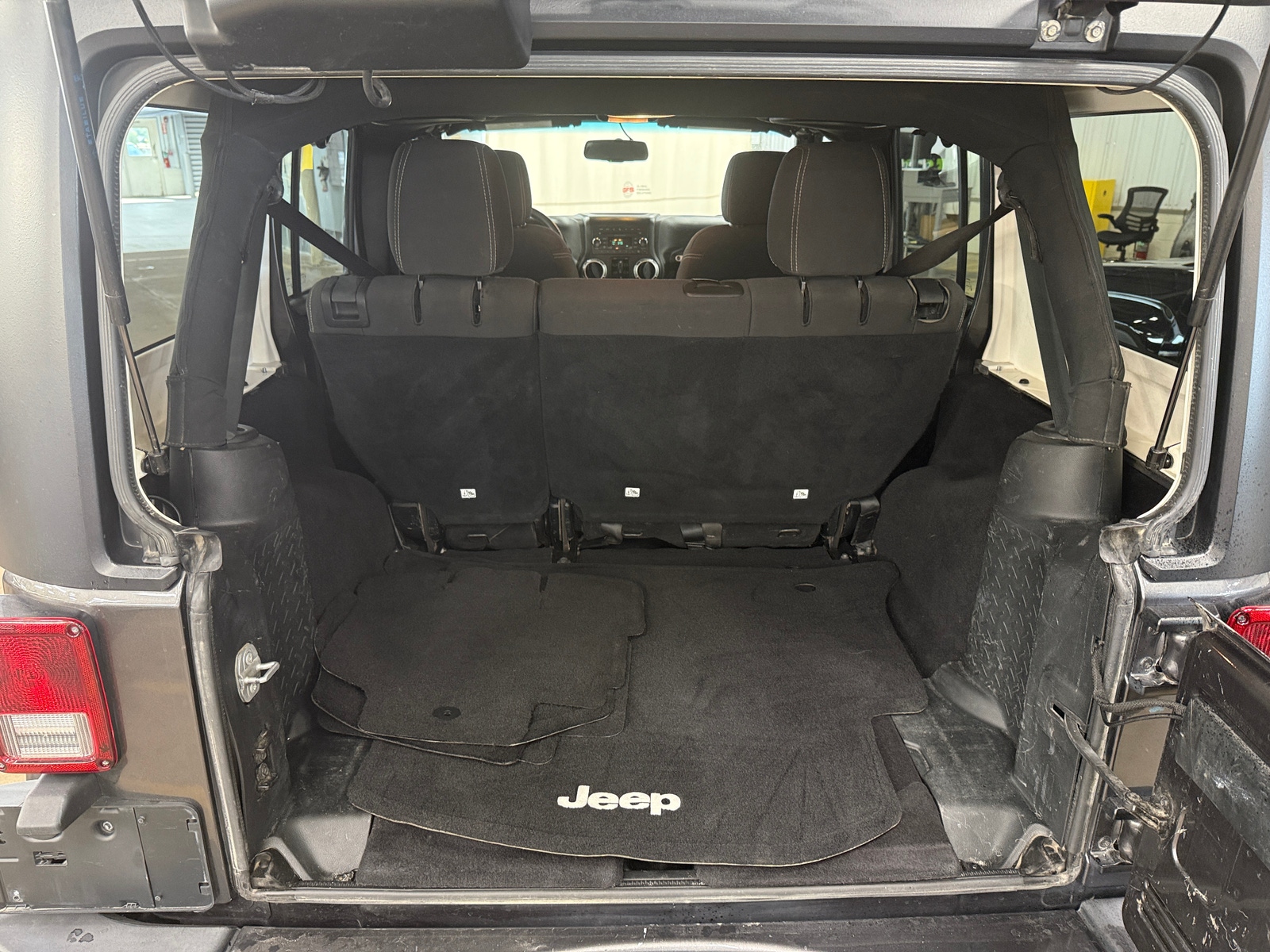 Thumbnail: 2017 Jeep Wrangler - 7