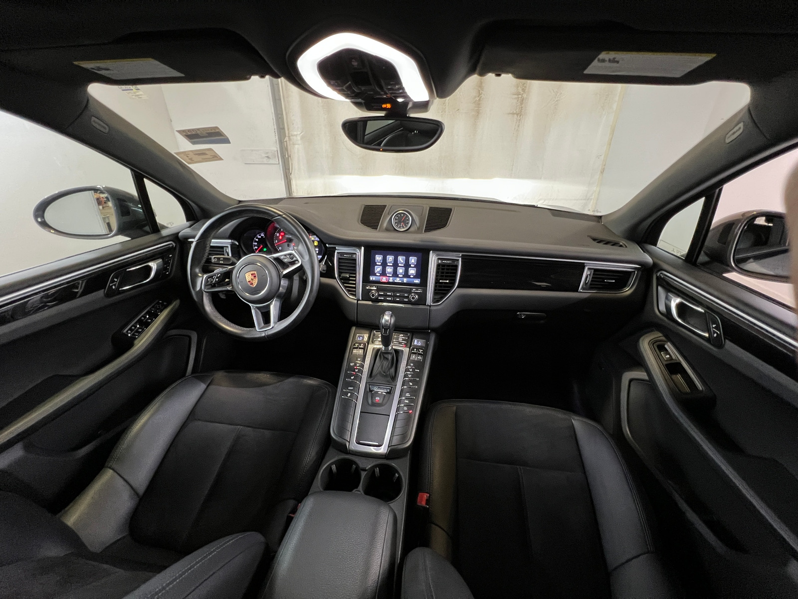 Thumbnail: 2018 Porsche Macan - 2