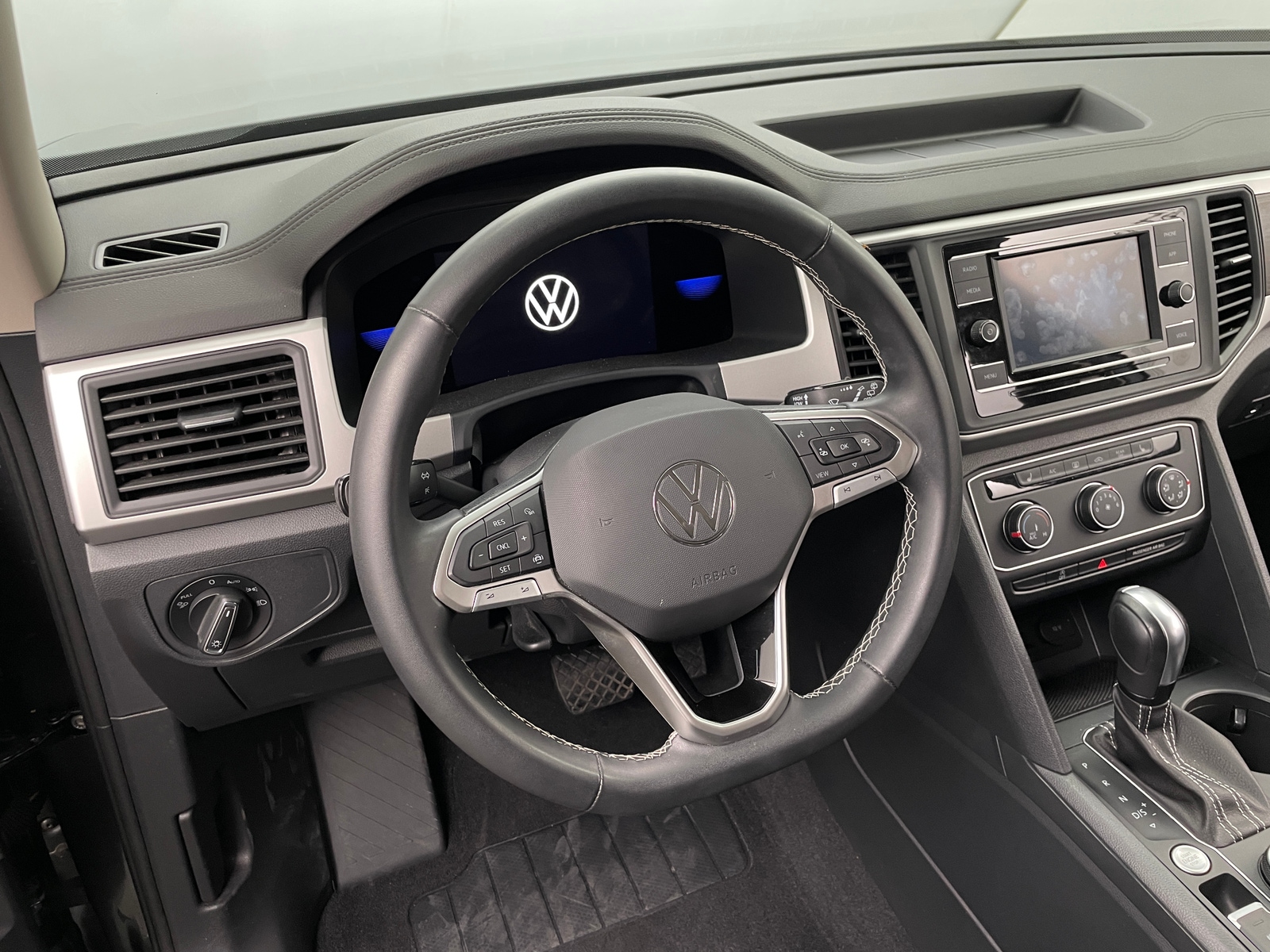 Thumbnail: 2022 Volkswagen Atlas - 4