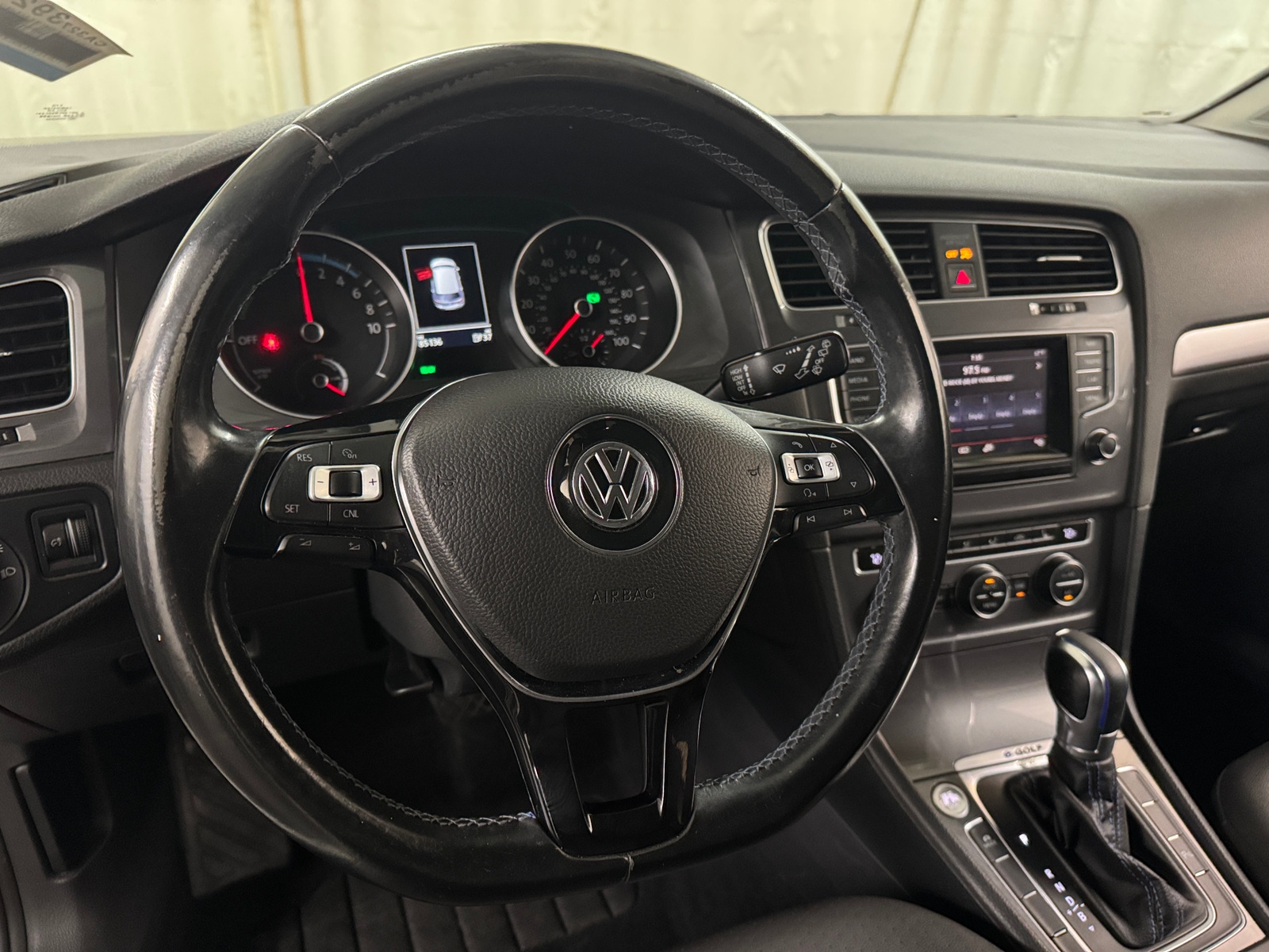 Thumbnail: 2015 Volkswagen e-Golf - 4