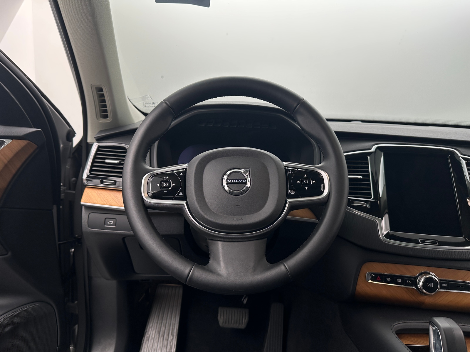 Thumbnail: 2025 Volvo XC90 - 4