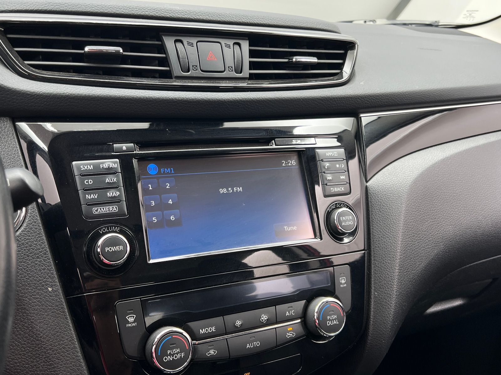 Thumbnail: 2017 Nissan Rogue Sport - 3