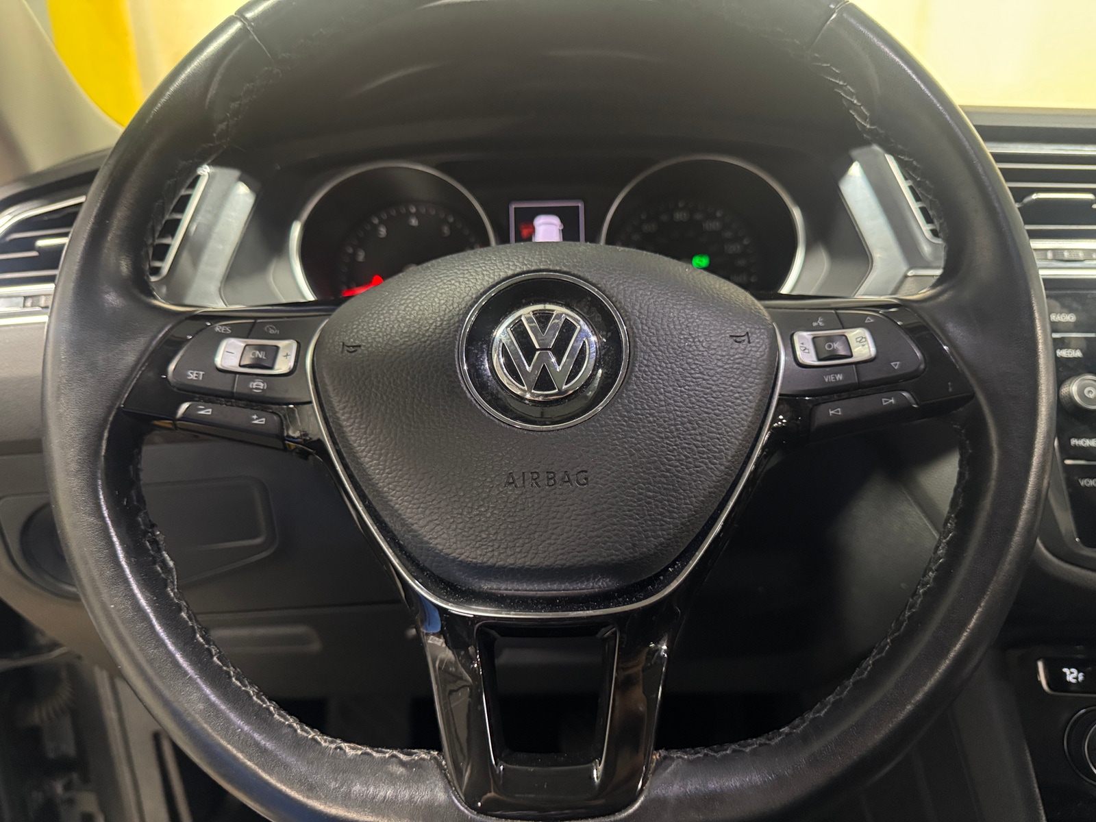 Thumbnail: 2019 Volkswagen Tiguan - 4