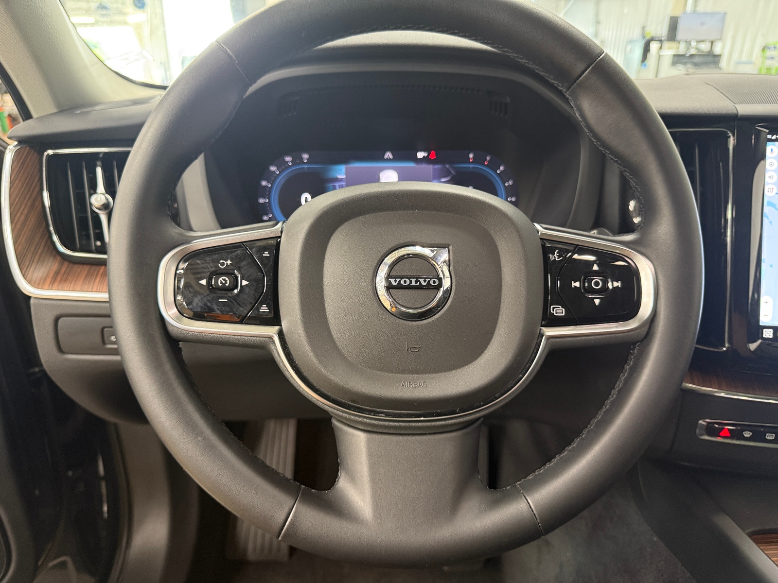 Thumbnail: 2023 Volvo XC60 - 4