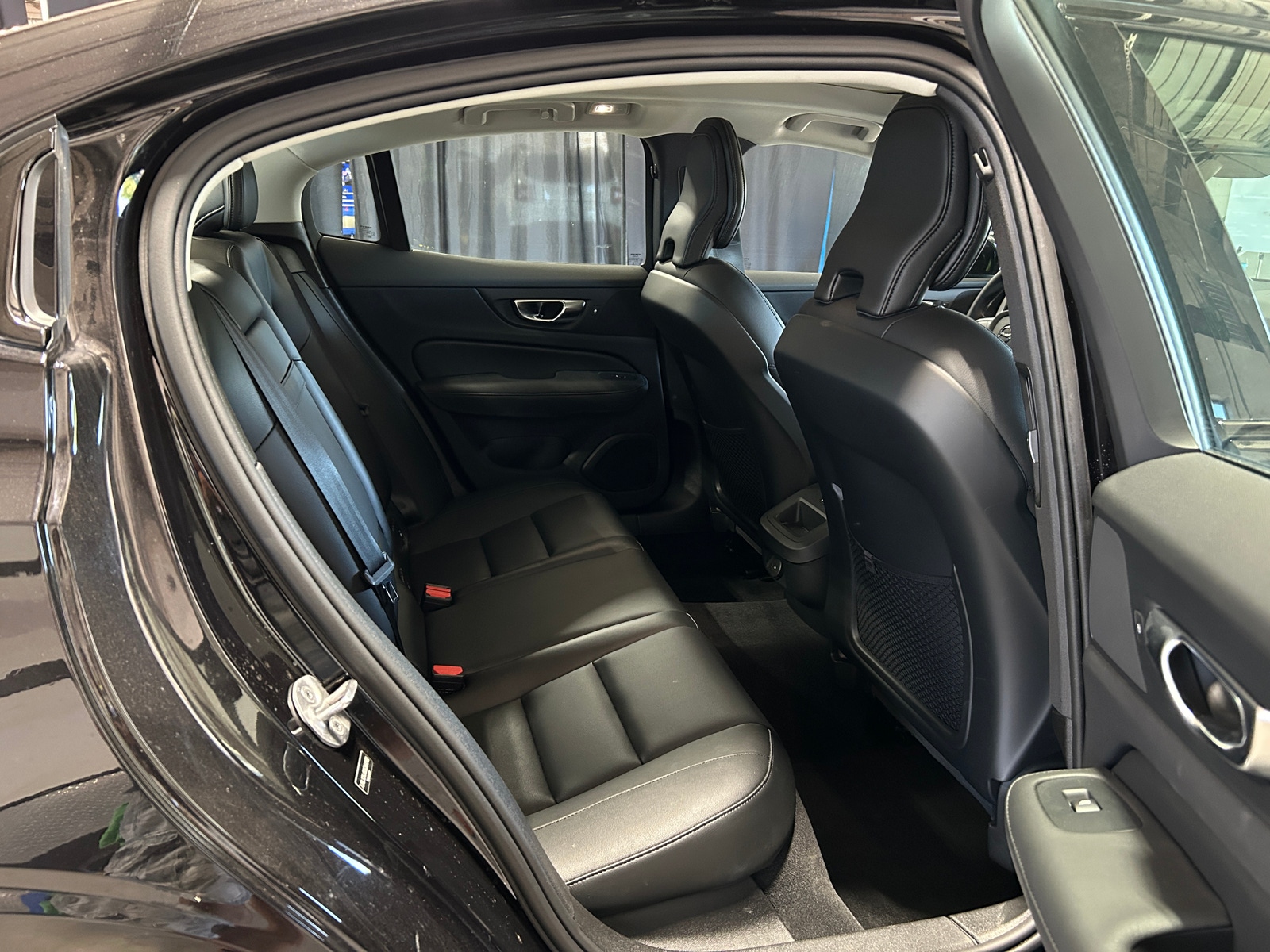 Thumbnail: 2025 Volvo S60 - 6