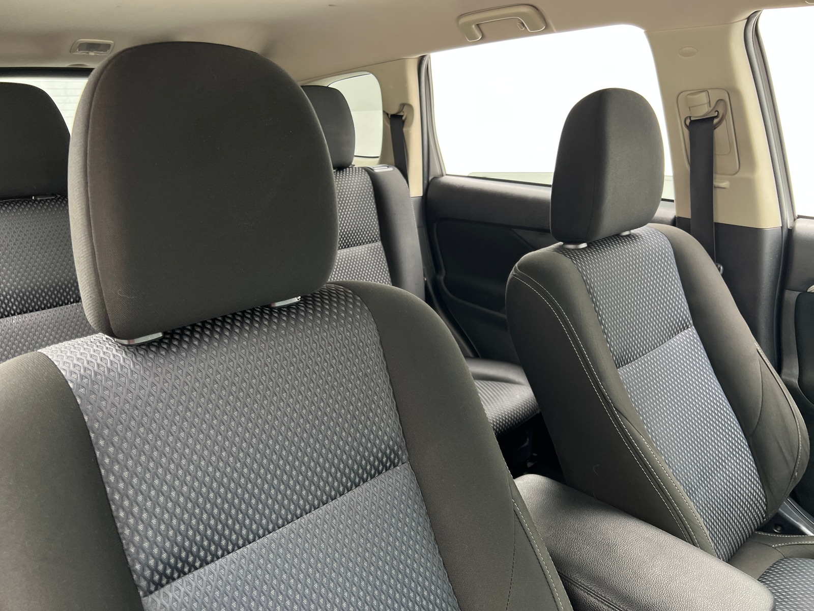 Thumbnail: 2016 Mitsubishi Outlander - 2