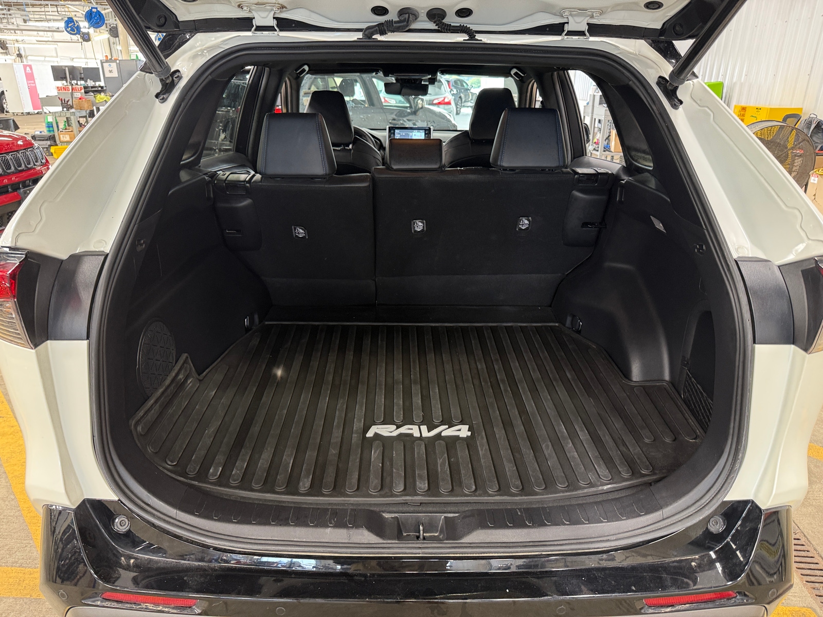 Thumbnail: 2021 Toyota RAV4 - 6