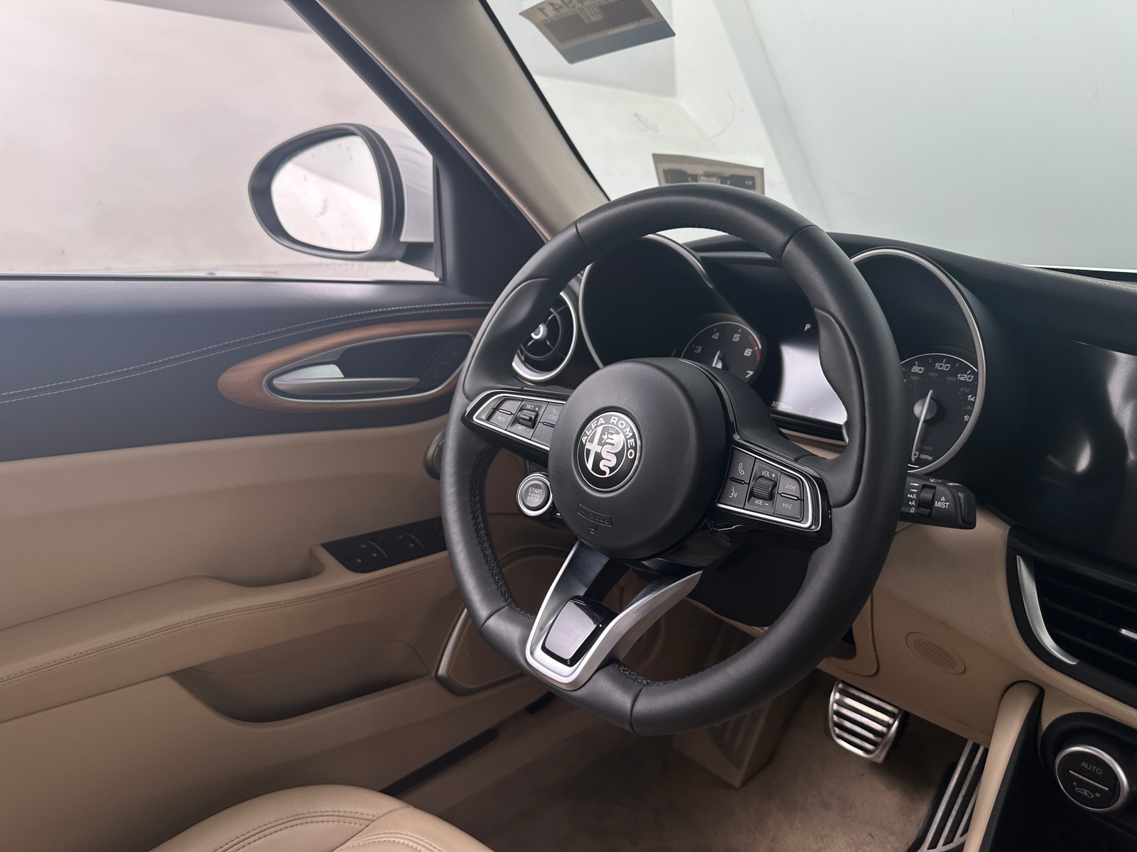 Thumbnail: 2021 Alfa Romeo Giulia - 4