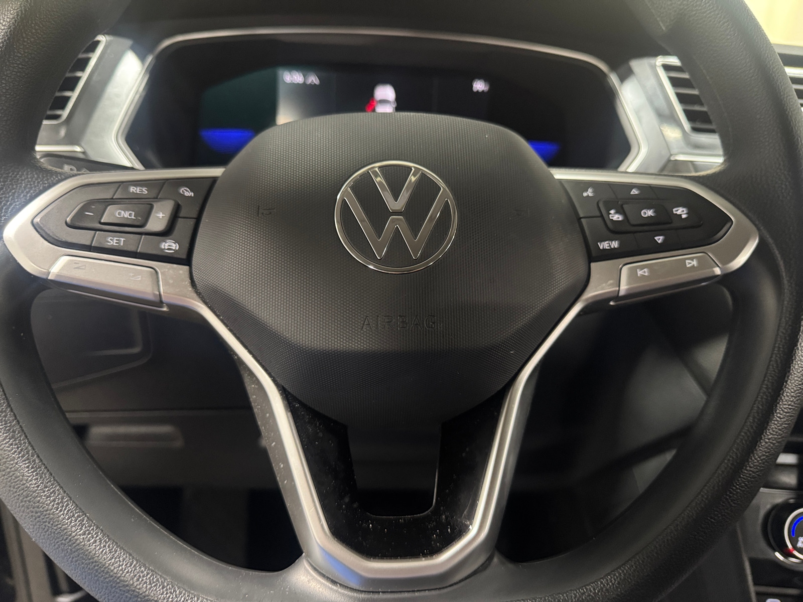 Thumbnail: 2022 Volkswagen Tiguan - 5