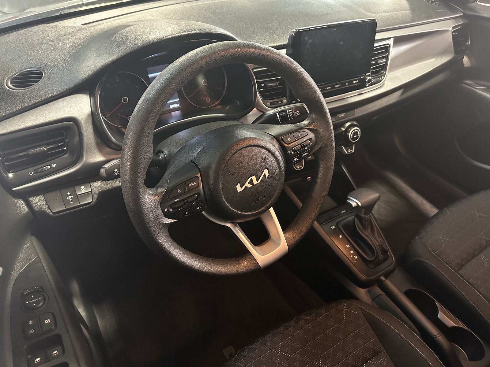 Thumbnail: 2023 Kia Rio - 3